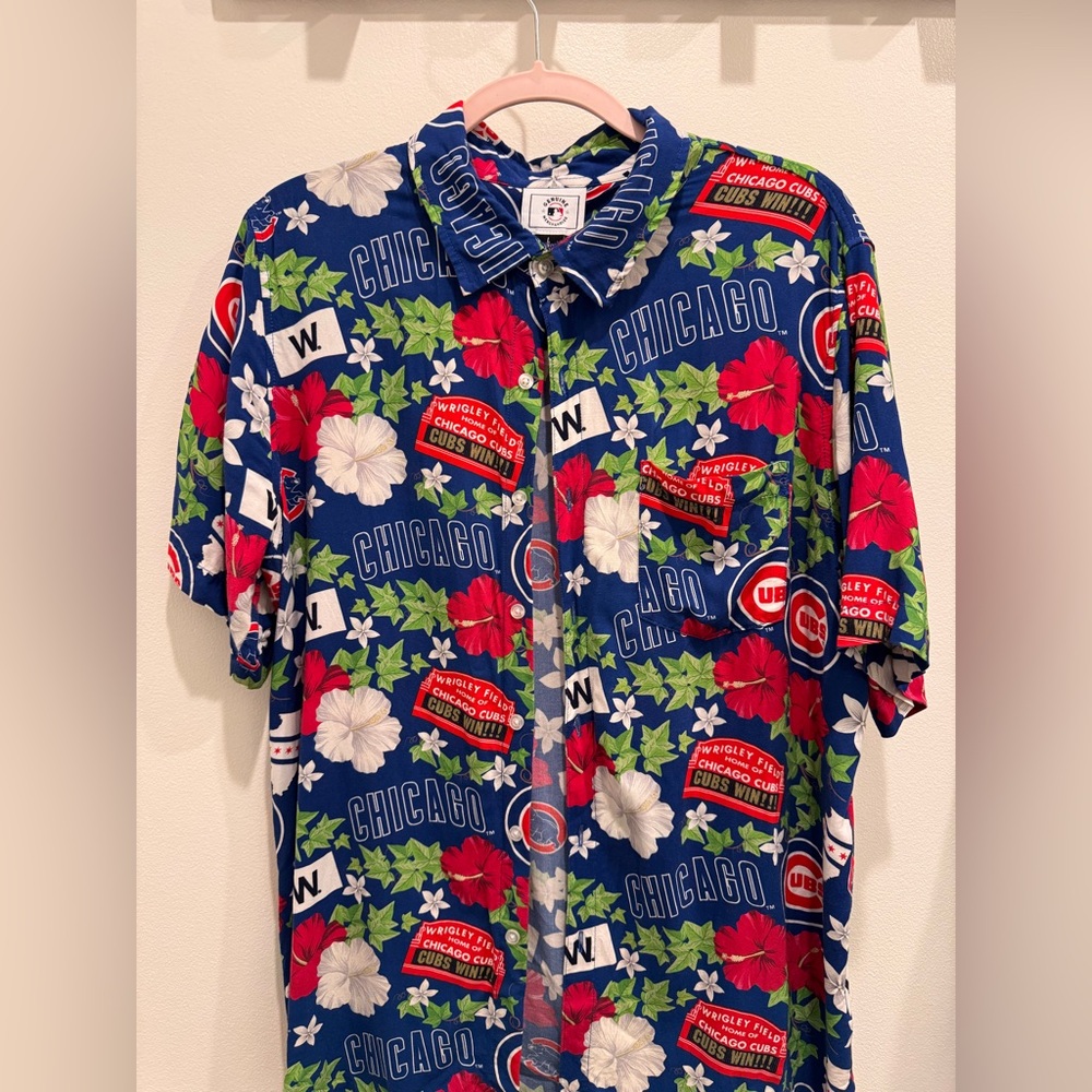 Genuine MLB Merchandise Chicago Cubs Hawaiian Men's Shirt - Blue, Red, and White